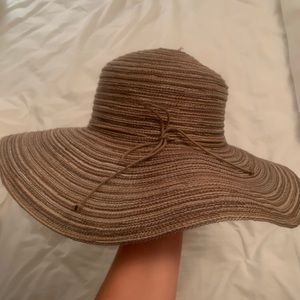 Floppy hat